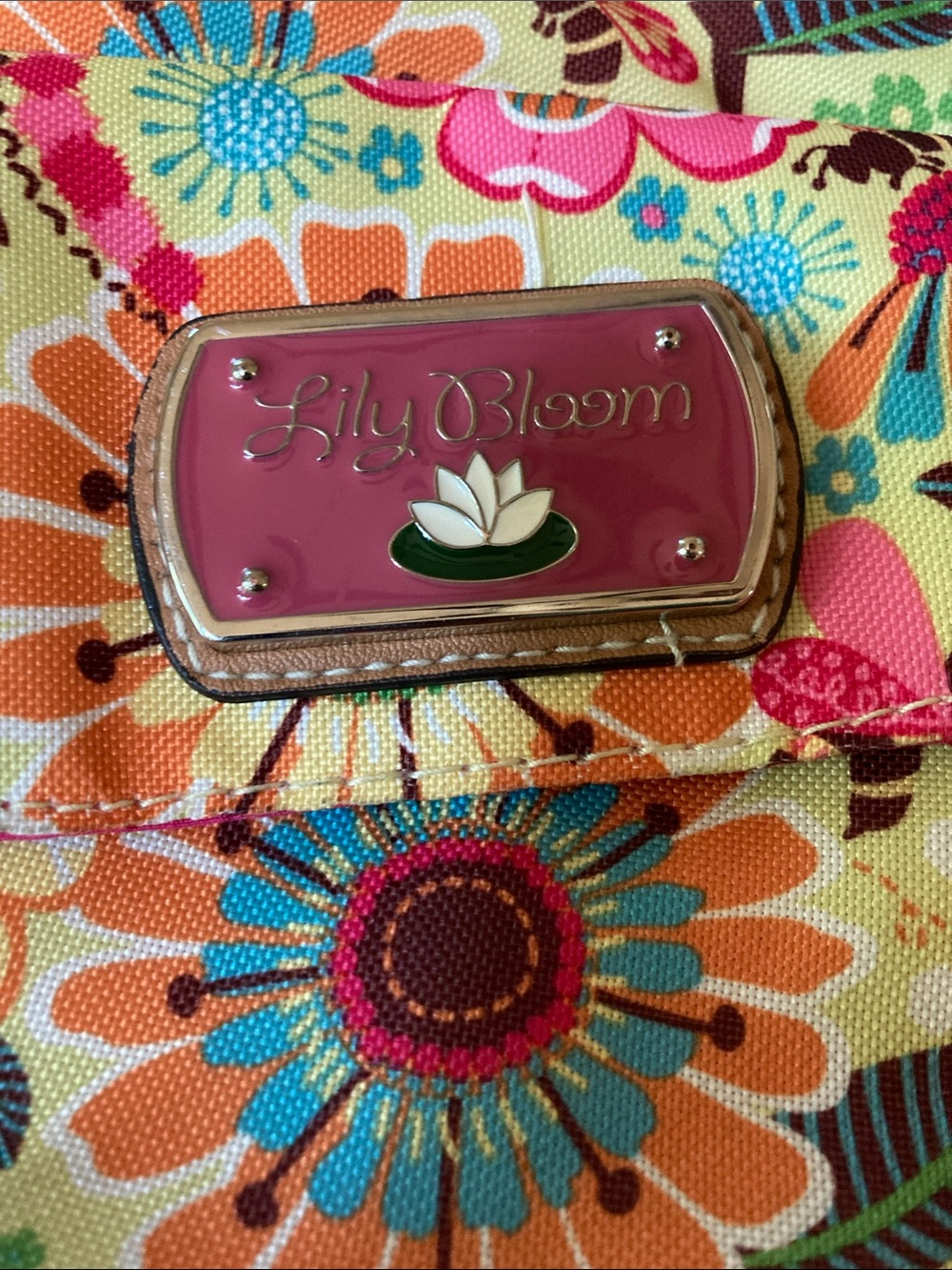 Lily Bloom Busy Bee Floral Crossbody Bag with Adjustable Strap - Picture 6 of 6